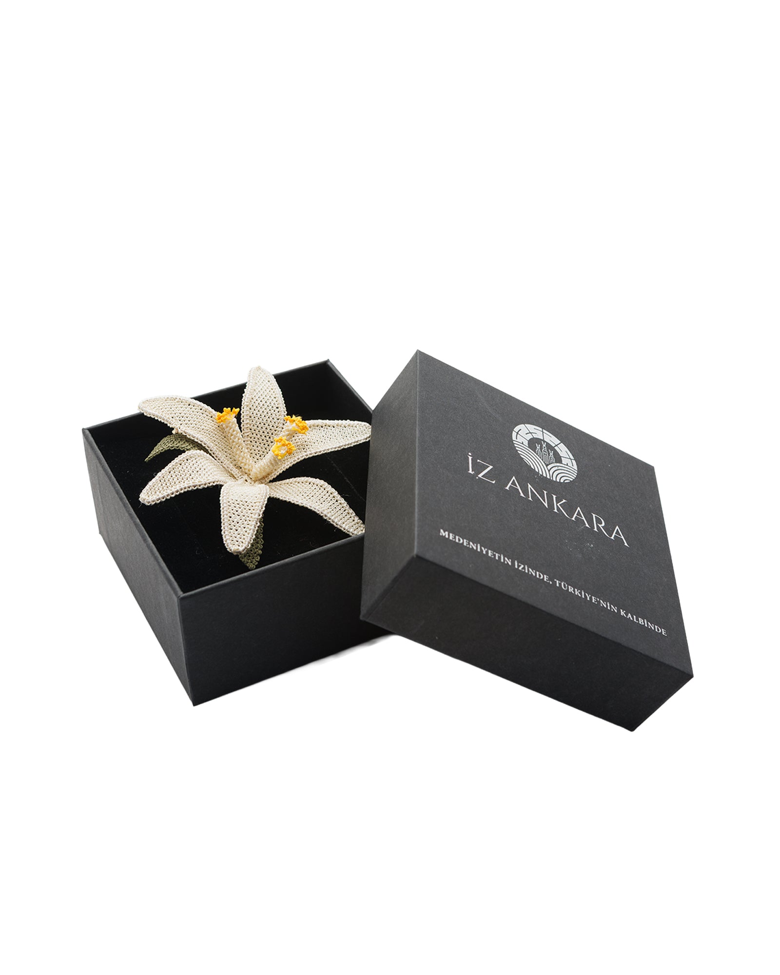 Yellow Lily Motif Needle Lace Brooch - Nallıhan Handcrafted Lace