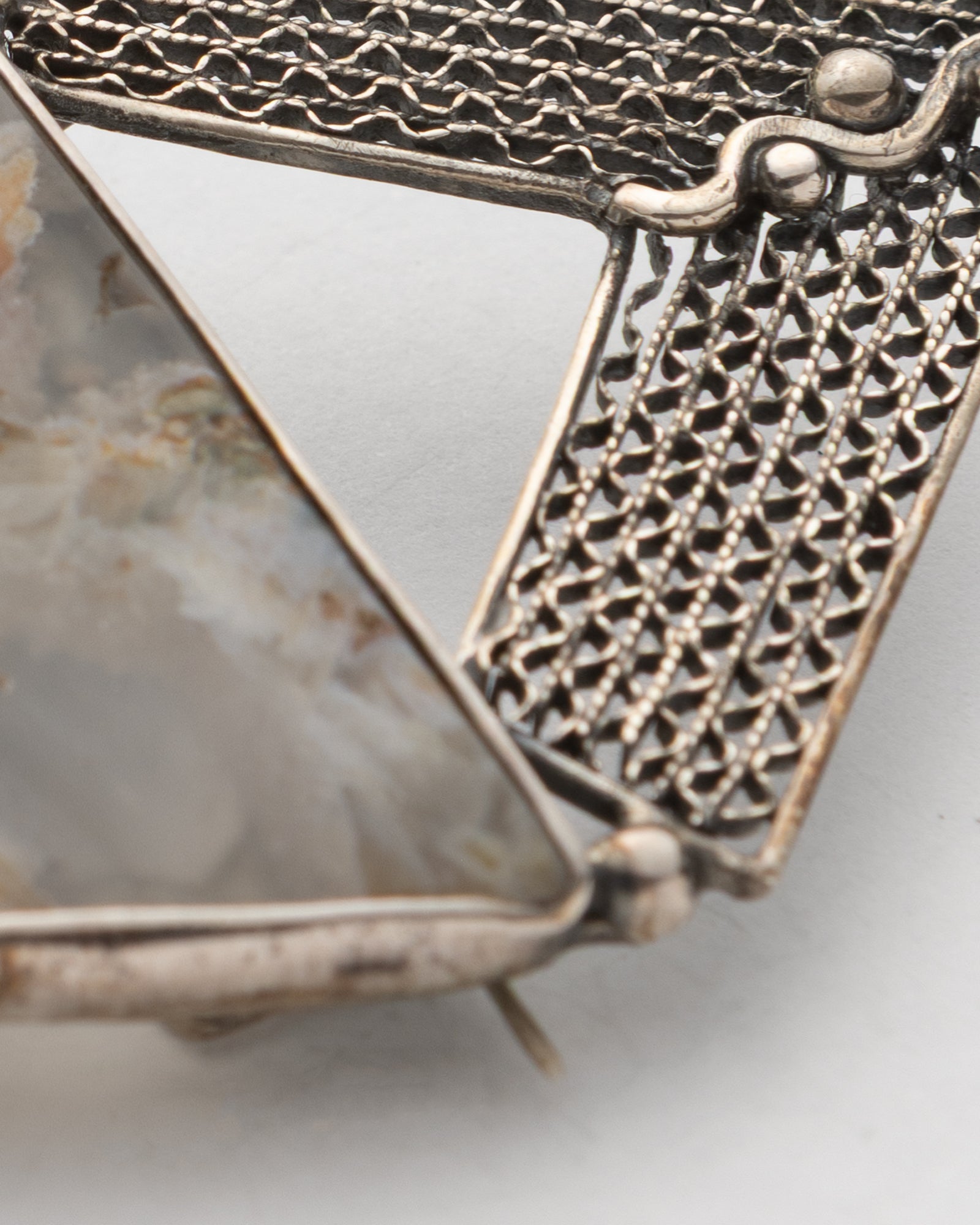 Brown-White Triangle Shaped Agate Brooch - 2101 1078