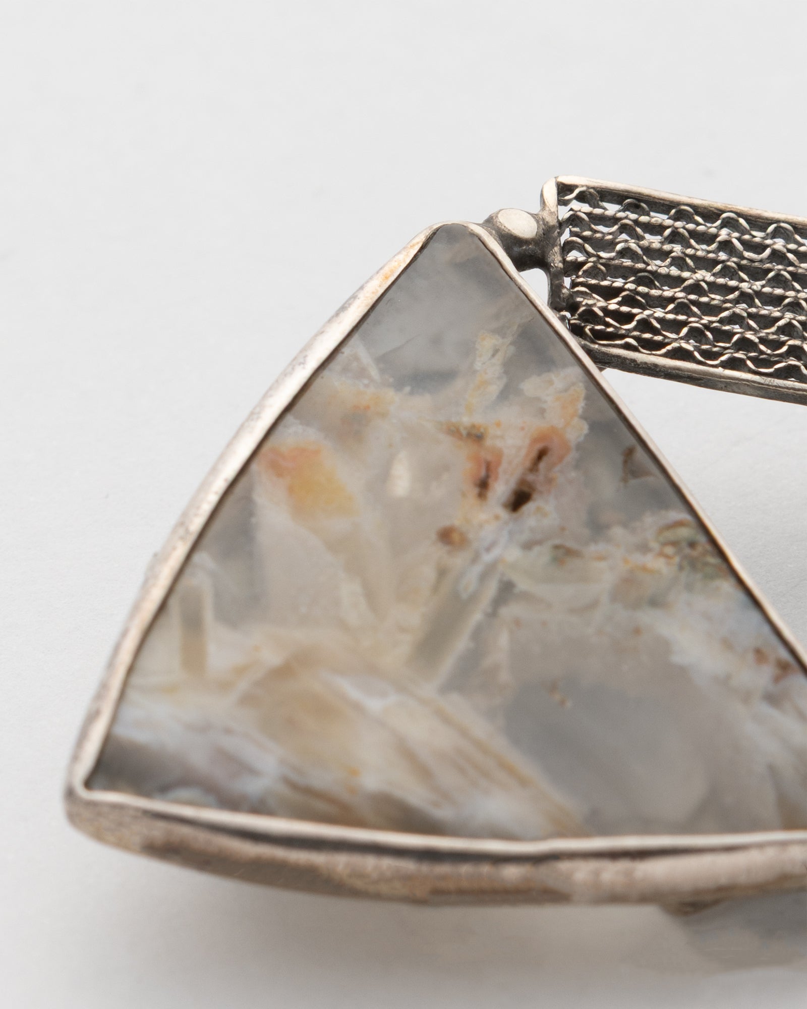 Brown-White Triangle Shaped Agate Brooch - 2101 1078