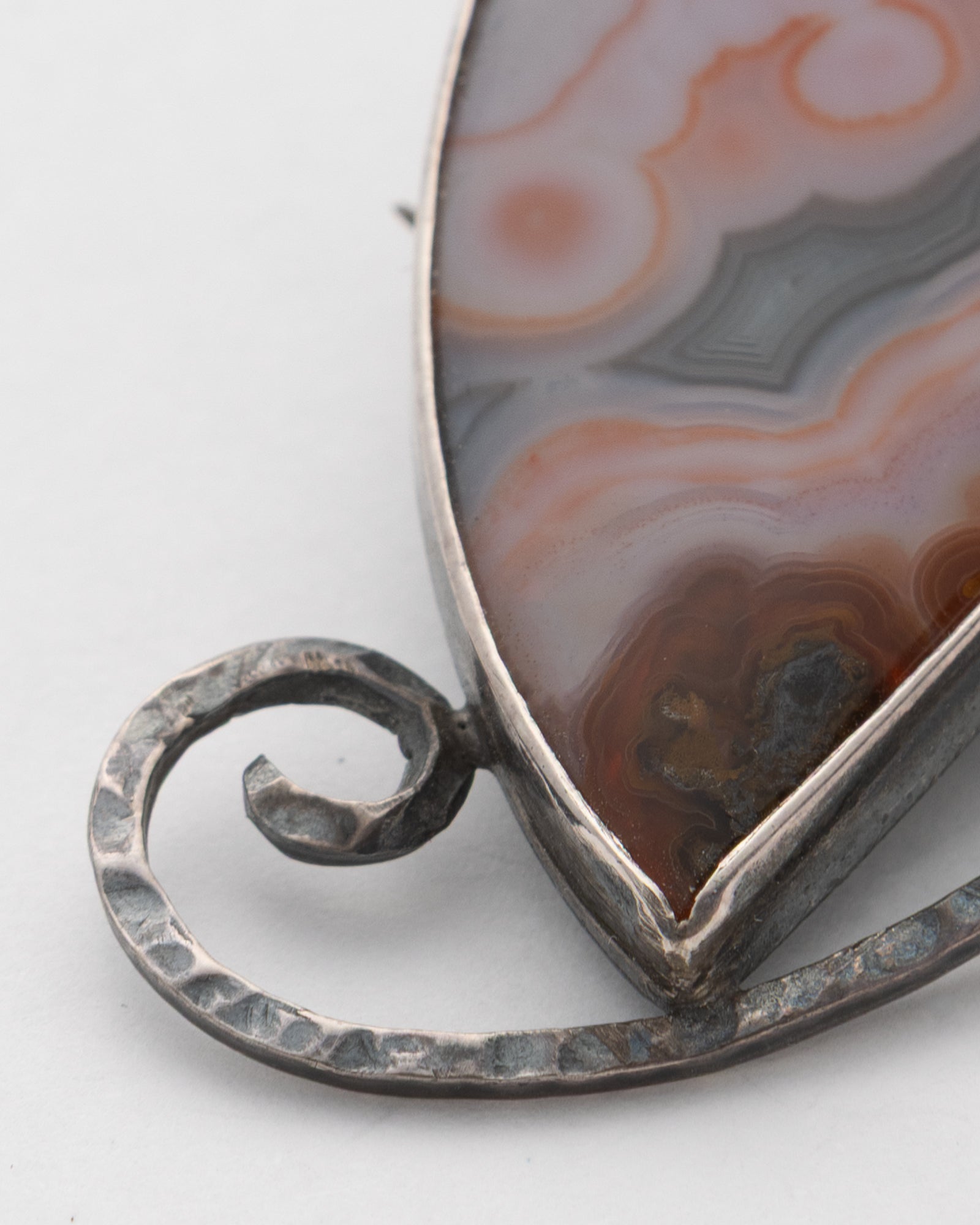 Cream-Pink Teardrop Shaped Agate Brooch - 2101 2983