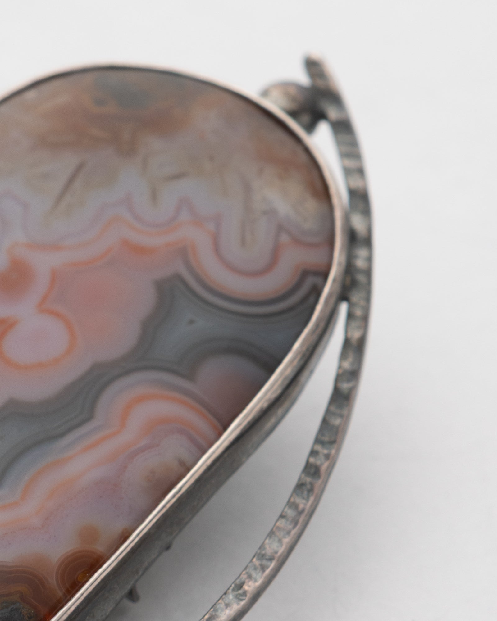 Cream-Pink Teardrop Shaped Agate Brooch - 2101 2983