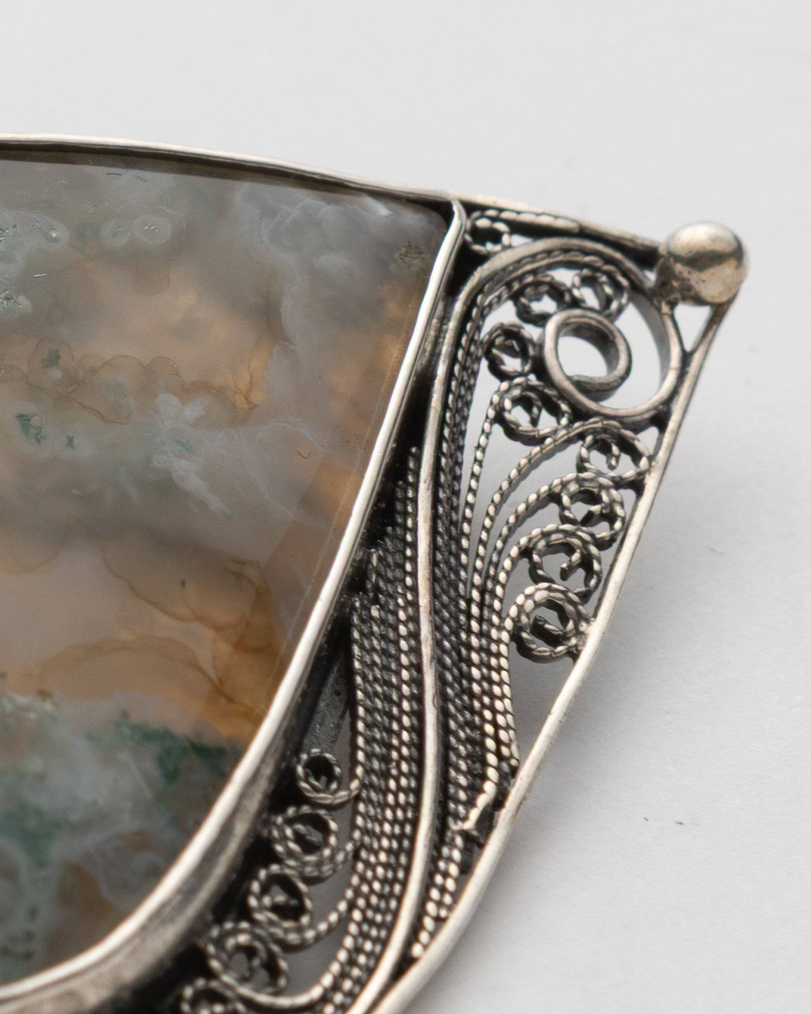 Beige Teardrop Shaped Agate Brooch - 2101 2990