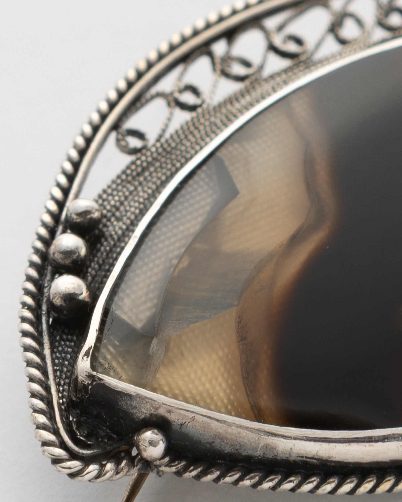 Brown-Cream Teardrop Shaped Agate Brooch - 2101 3027