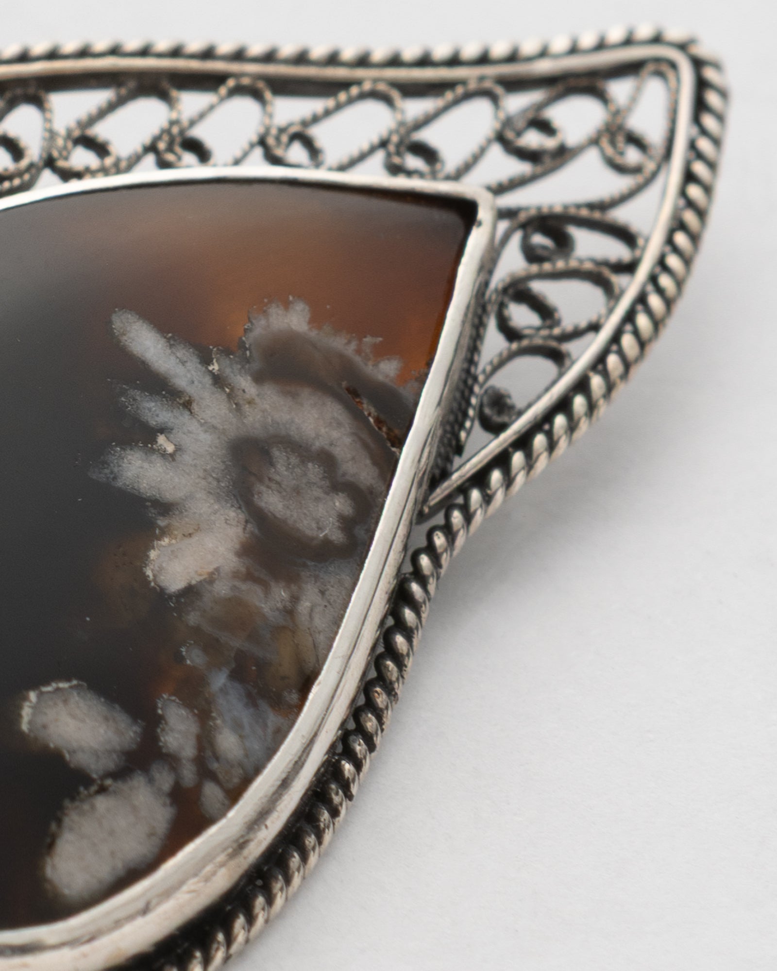 Brown-Cream Teardrop Shaped Agate Brooch - 2101 3027