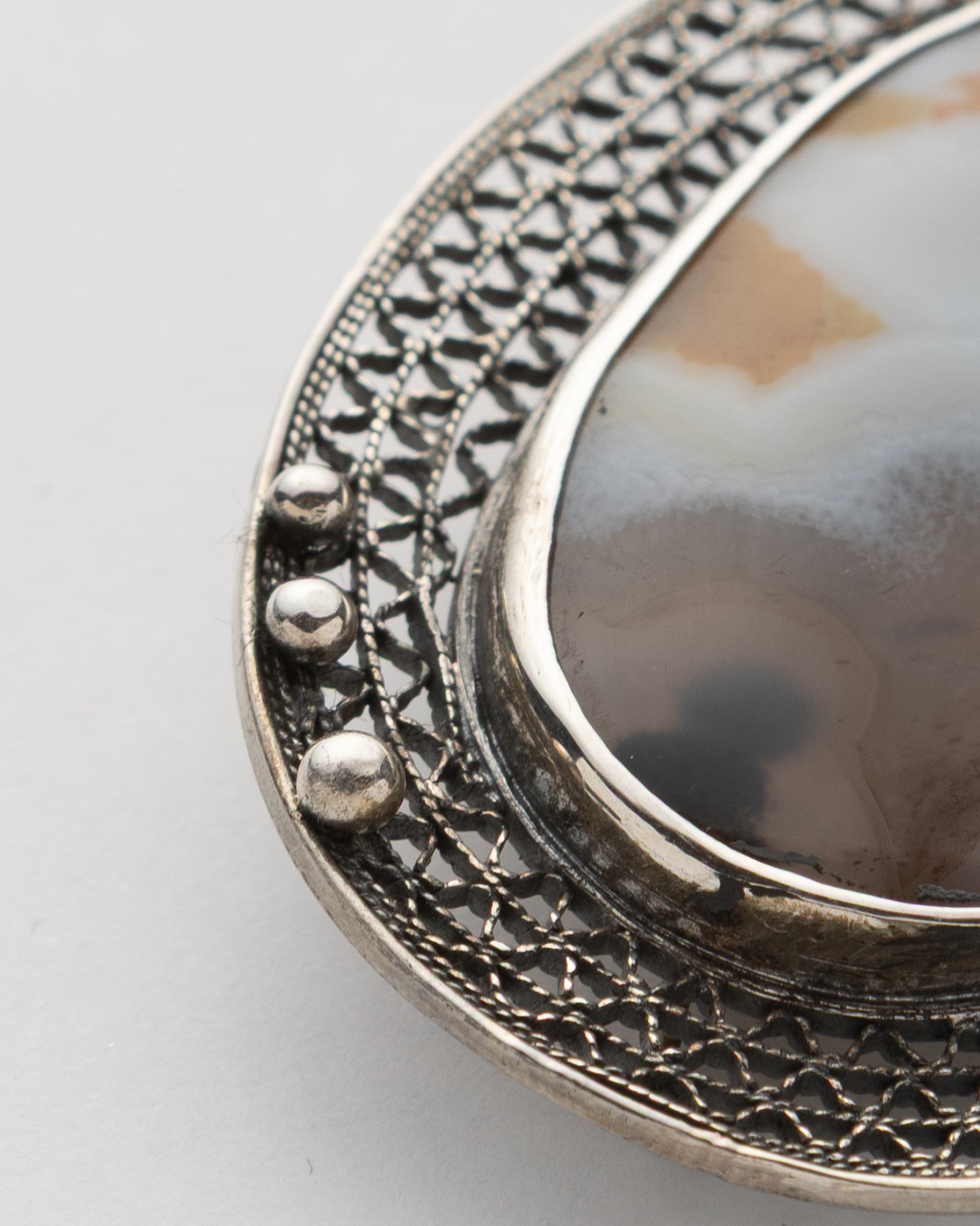 Yellow-White Oval Shaped Agate Brooch - 2101 3041