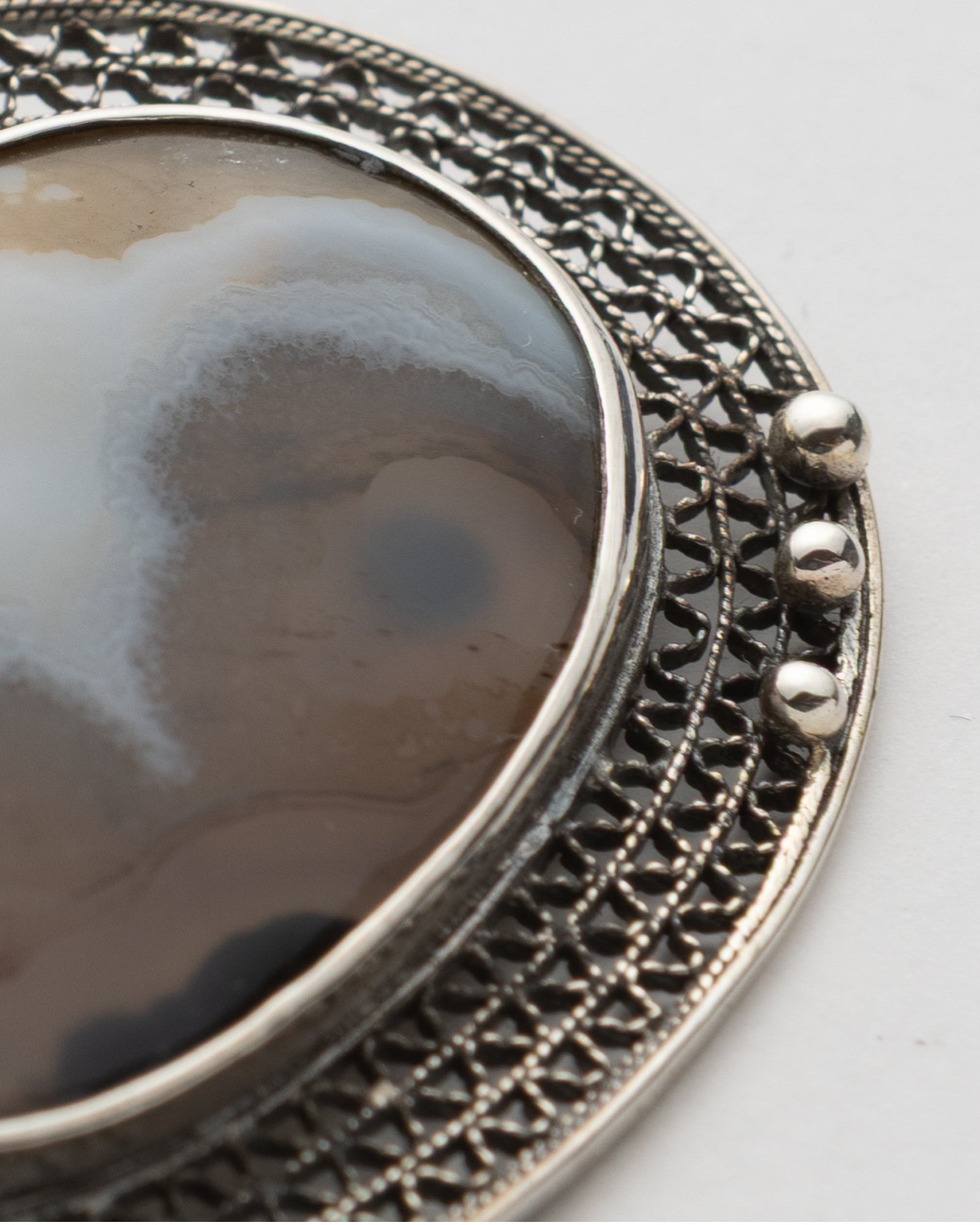 Yellow-White Oval Shaped Agate Brooch - 2101 3041