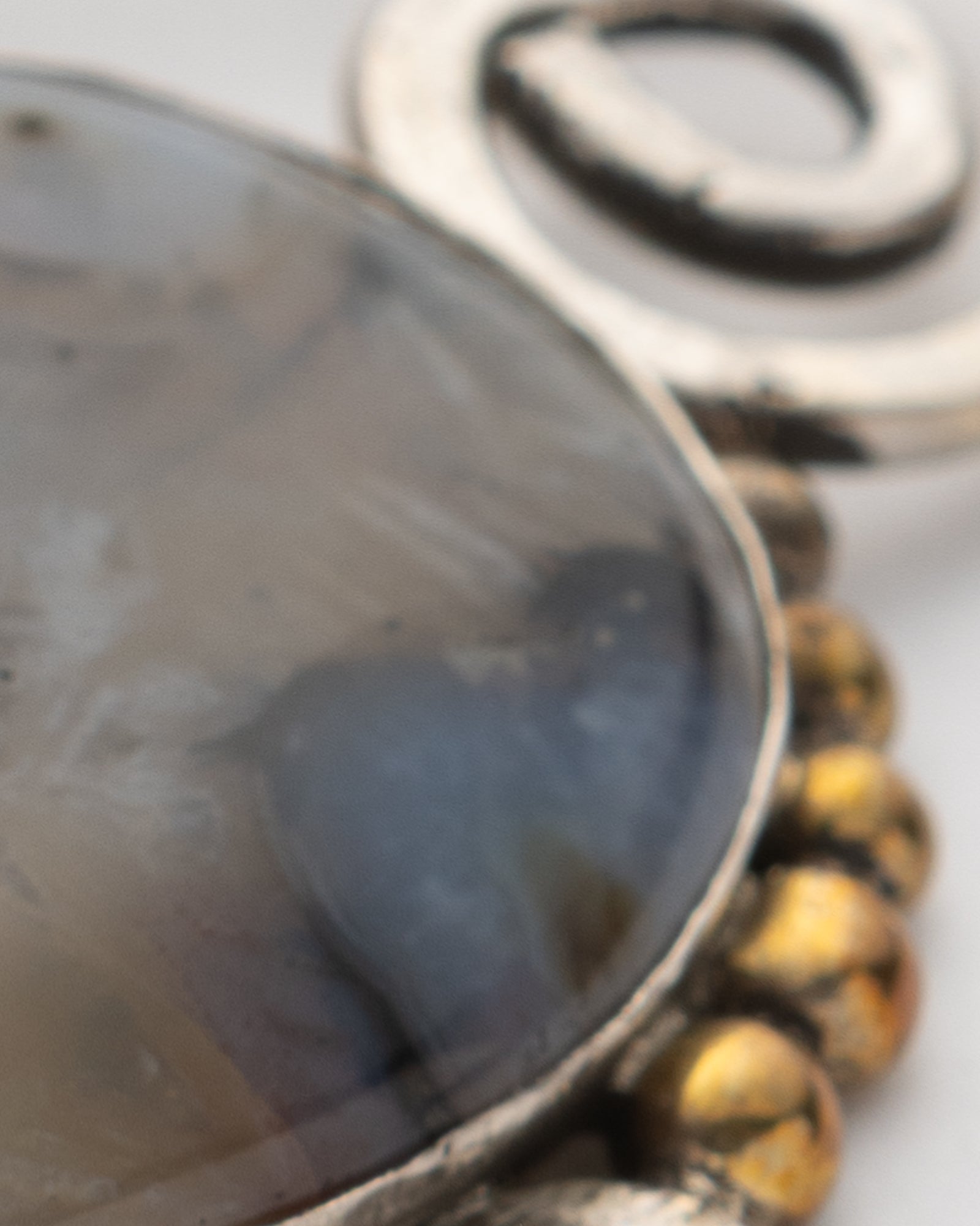 Brown-White Round Shaped Agate Brooch - 2101 3058