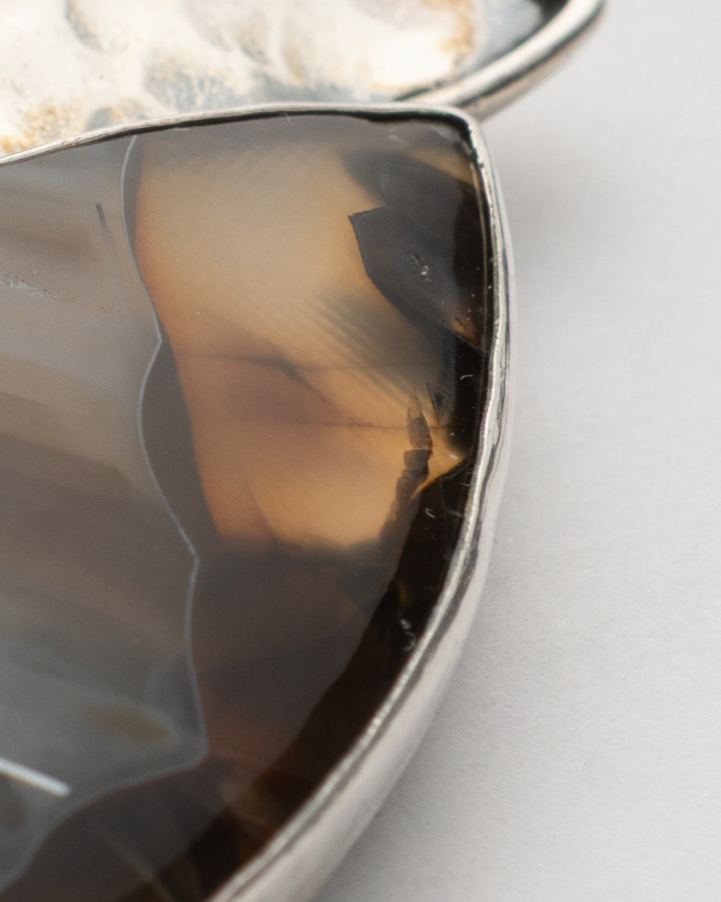 Brown-Yellow Long Oval Shaped Agate Brooch - 2101 3294