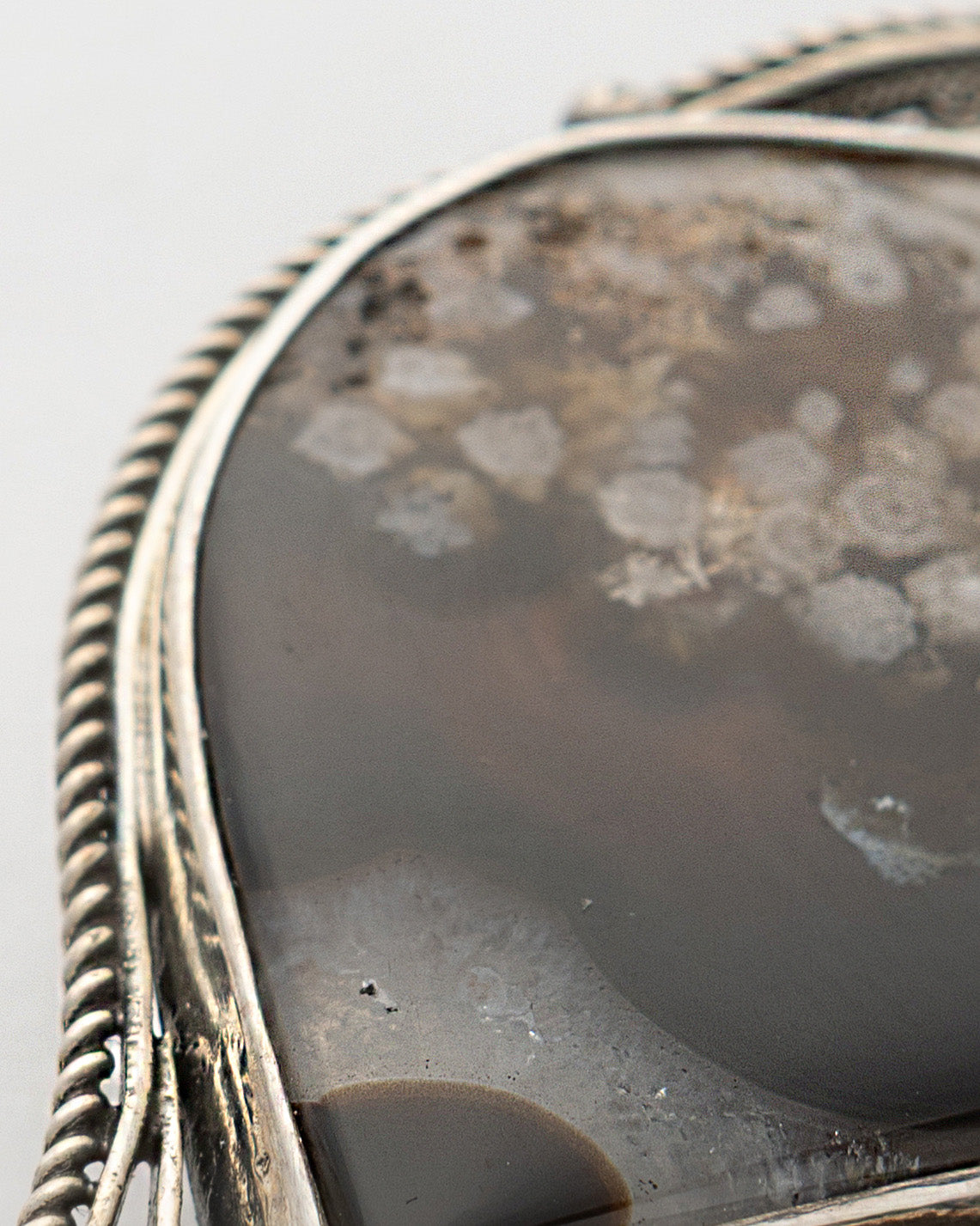 White-Grey Teardrop Shaped Agate Brooch - 2101 3003