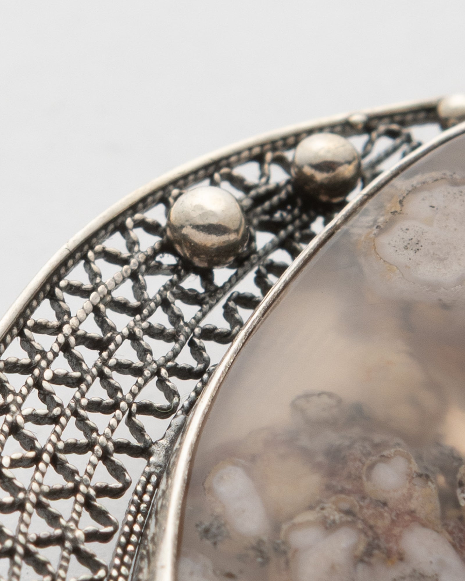 Brown - Beige Eye Shaped Agate Stone Filigree Brooch - 2101 2976 - izankara