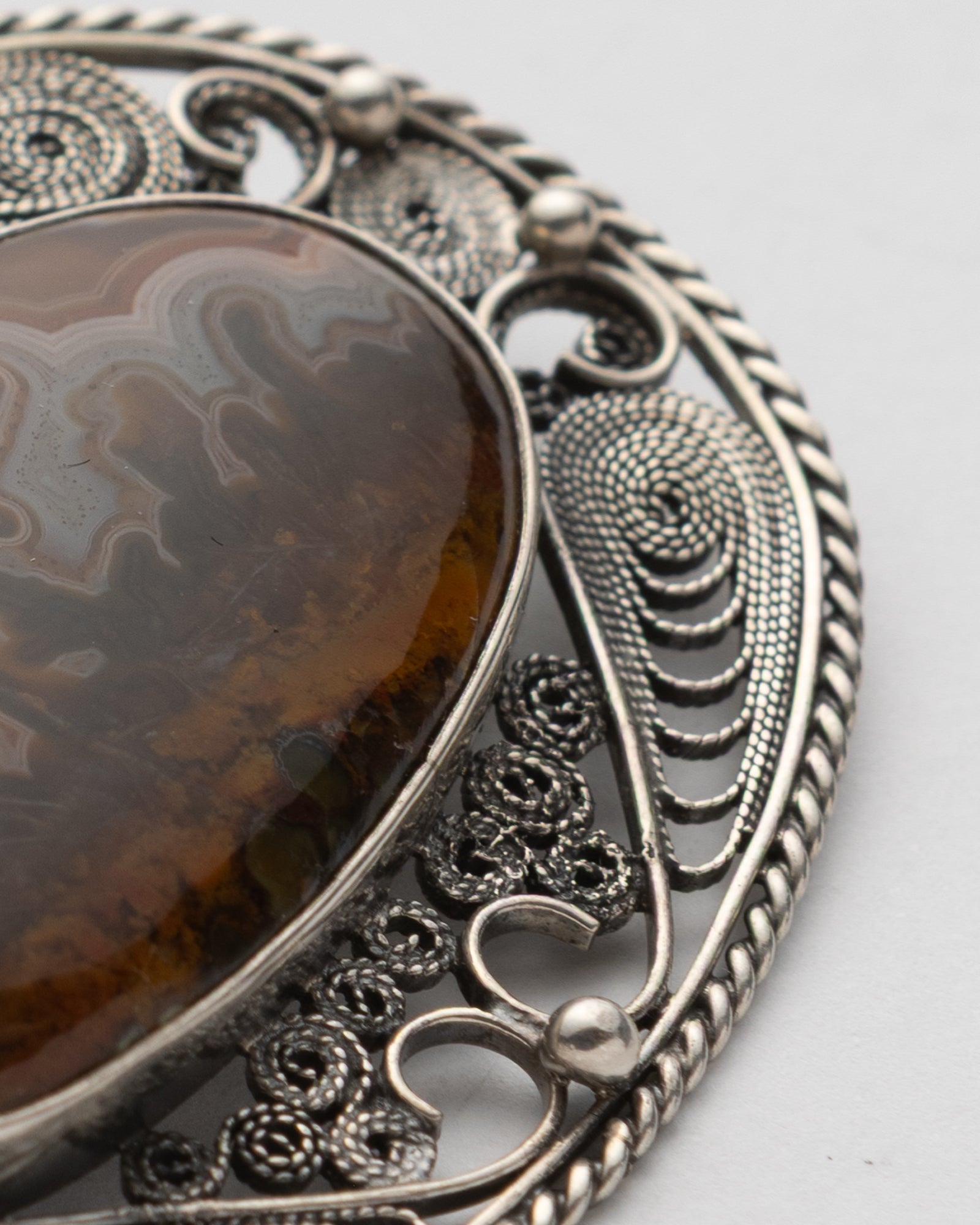 Brown - Gray Long Oval Shaped Agate Brooch - 2101 2907 - izankara