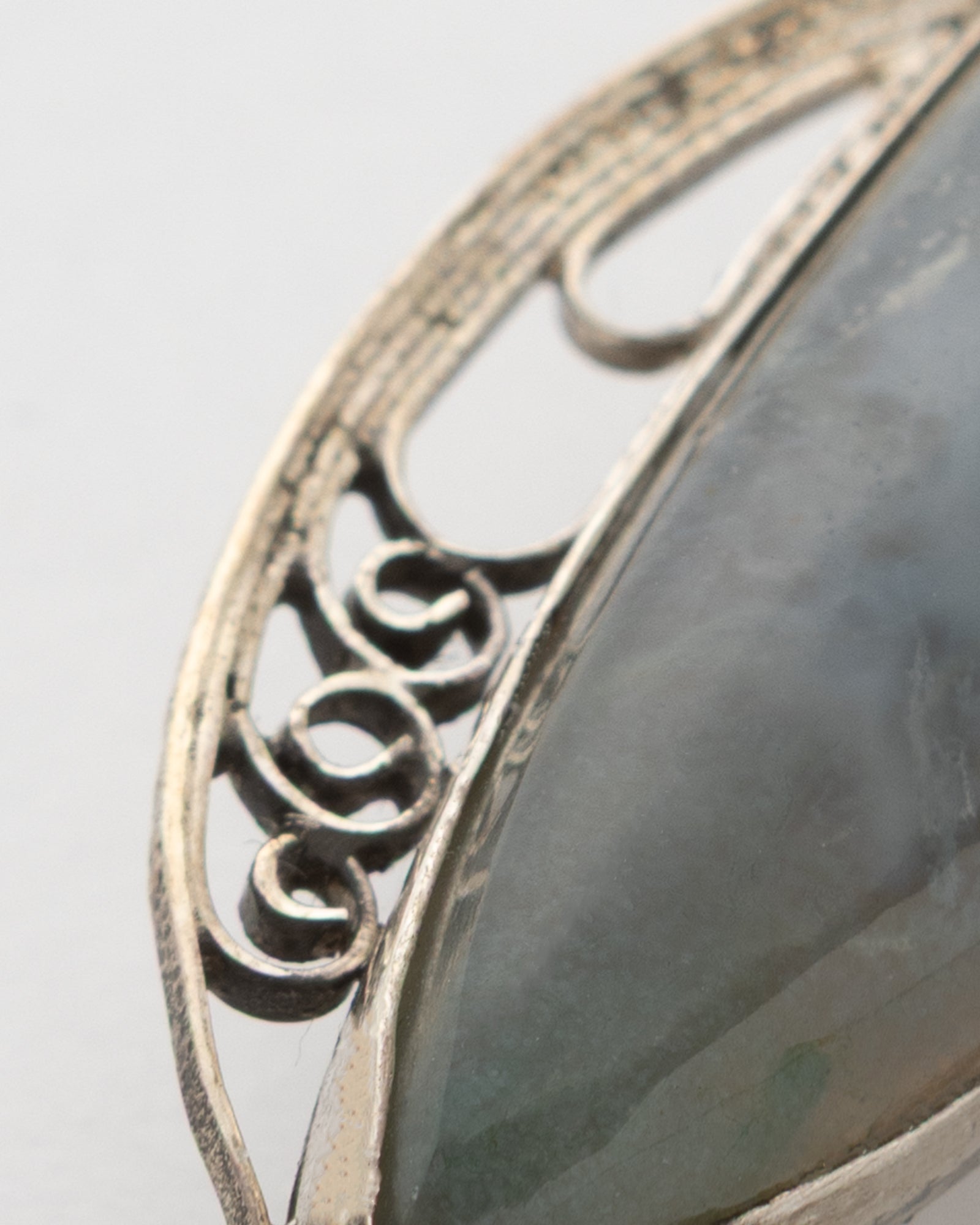Green - Gray Long Agate Brooch - 2101 1931 - izankara