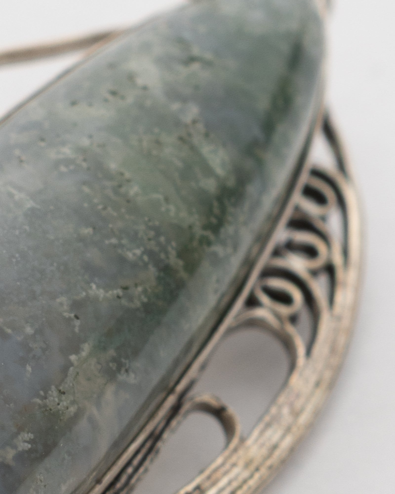 Green - Gray Long Agate Brooch - 2101 1931 - izankara