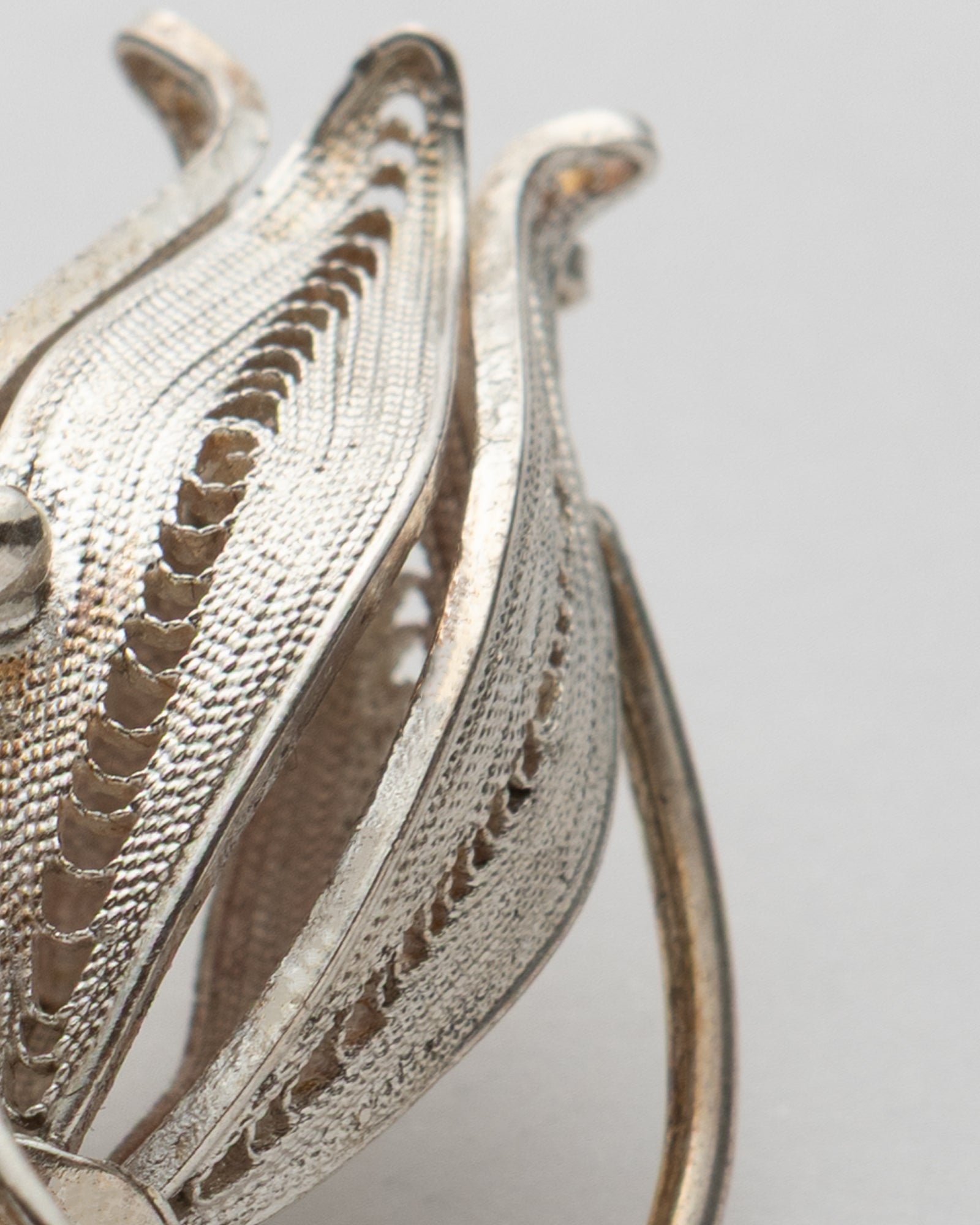 Silver Three - Dimensional Tulip Shaped Filigree Brooch - 2101 2761 - izankara