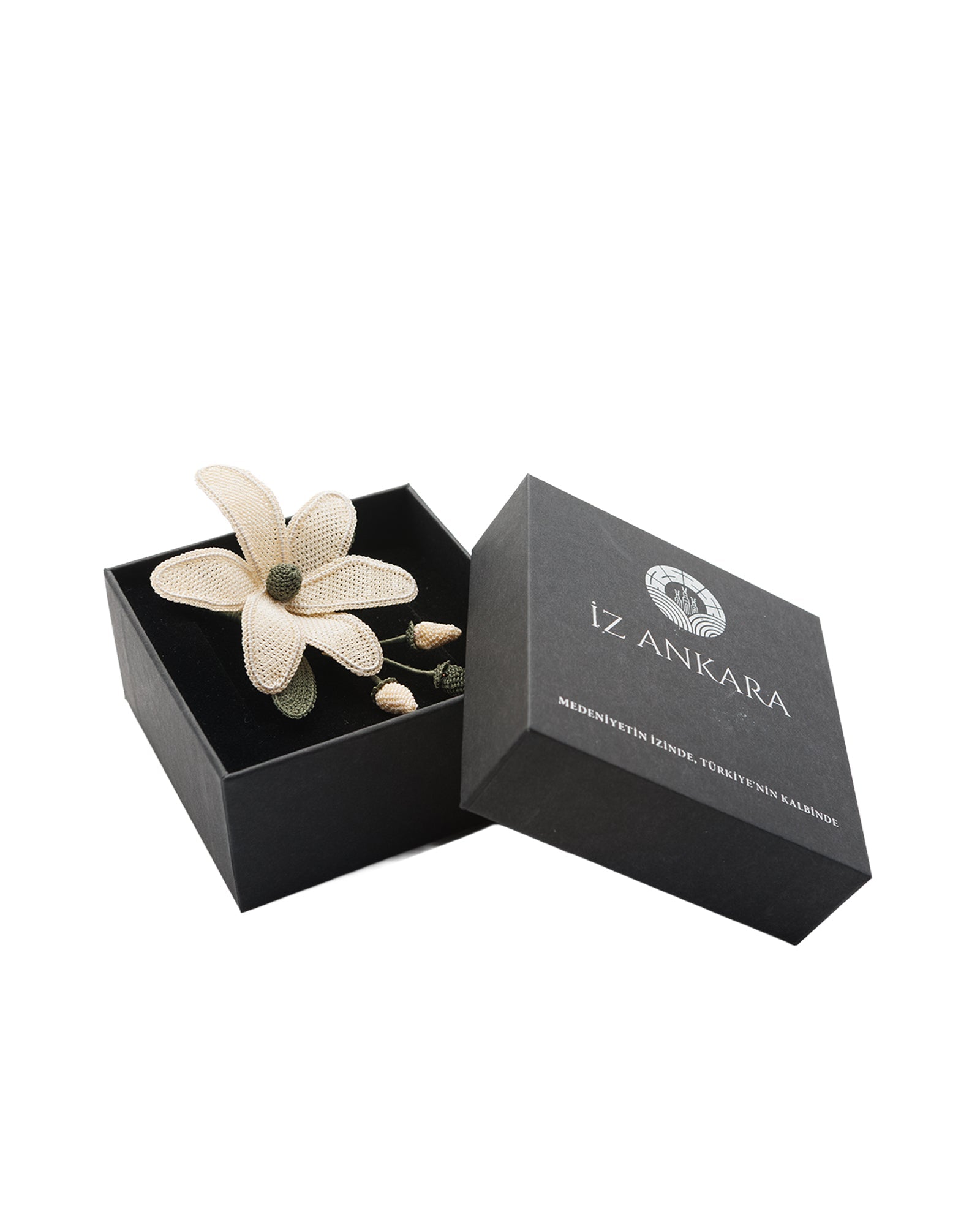 White Wildflower Motif Needle Lace Brooch - izankara