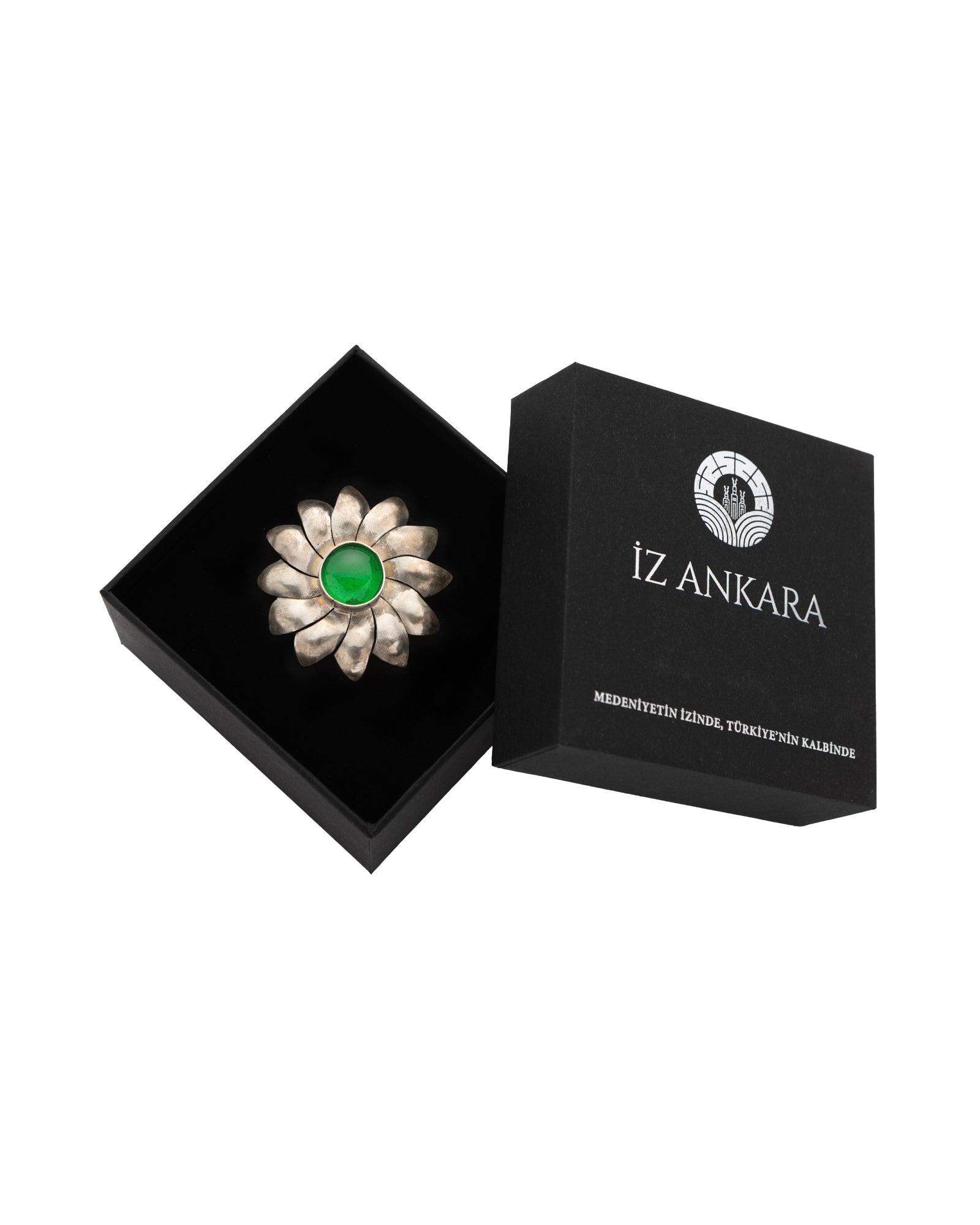 Windrose Motif Silver Brooch with Green Glass - 2100 6678 - izankara